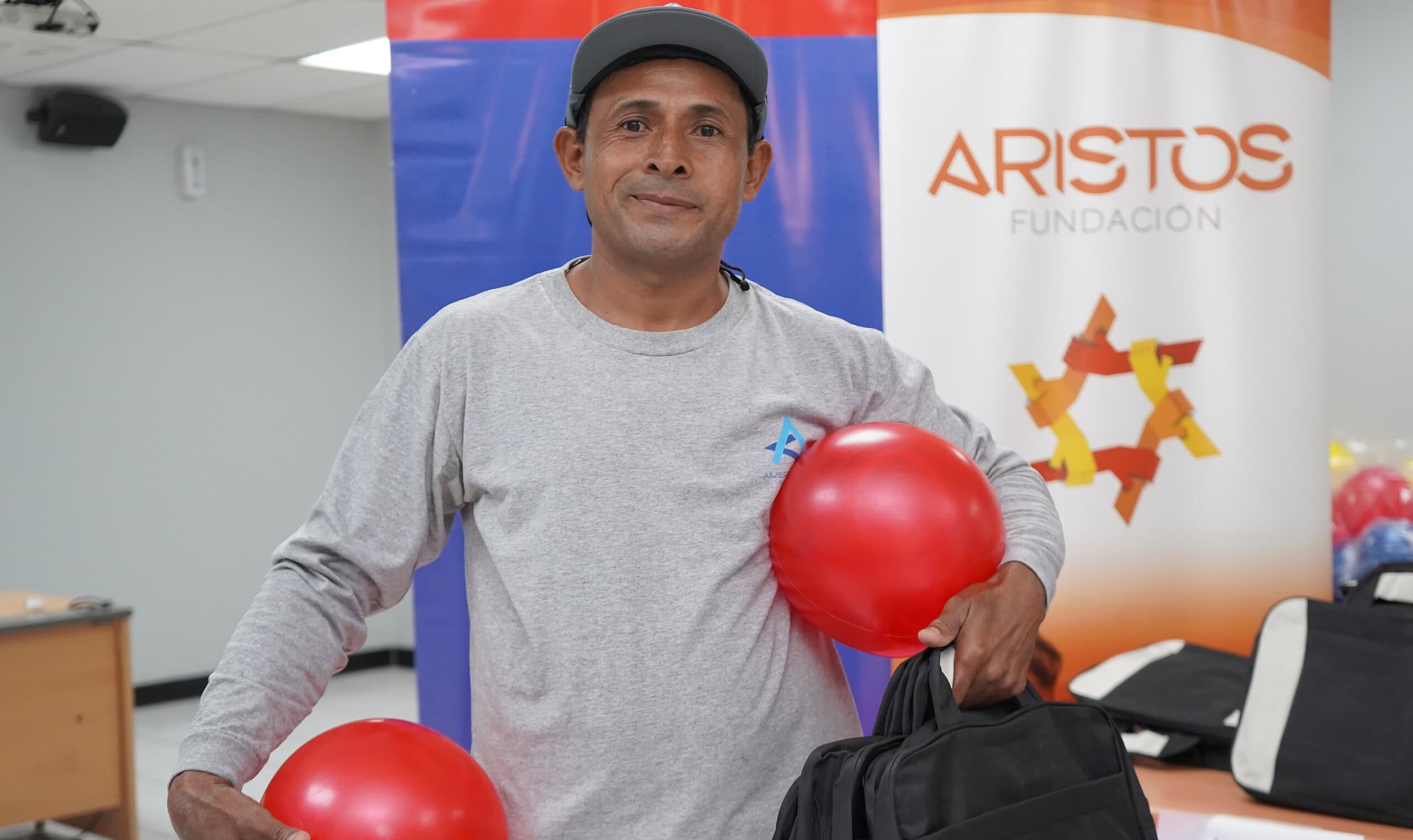 Fundación Aristos y Facela entregan 731 kits escolares