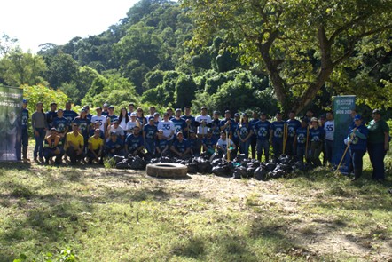 Aristos Inmobiliaria culmina su tercera jornada de limpieza de ríos 2025 con resultados históricos.