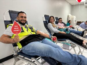 Voluntarios de Grupo Aristos se visten de héroes con programa Dona y Salva Vidas.